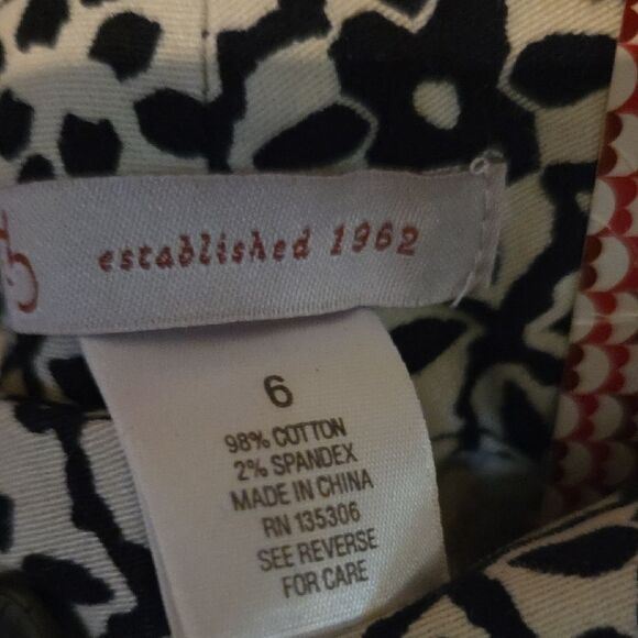 NWT Black and White Patterned Shorts - Picture 2 of 7